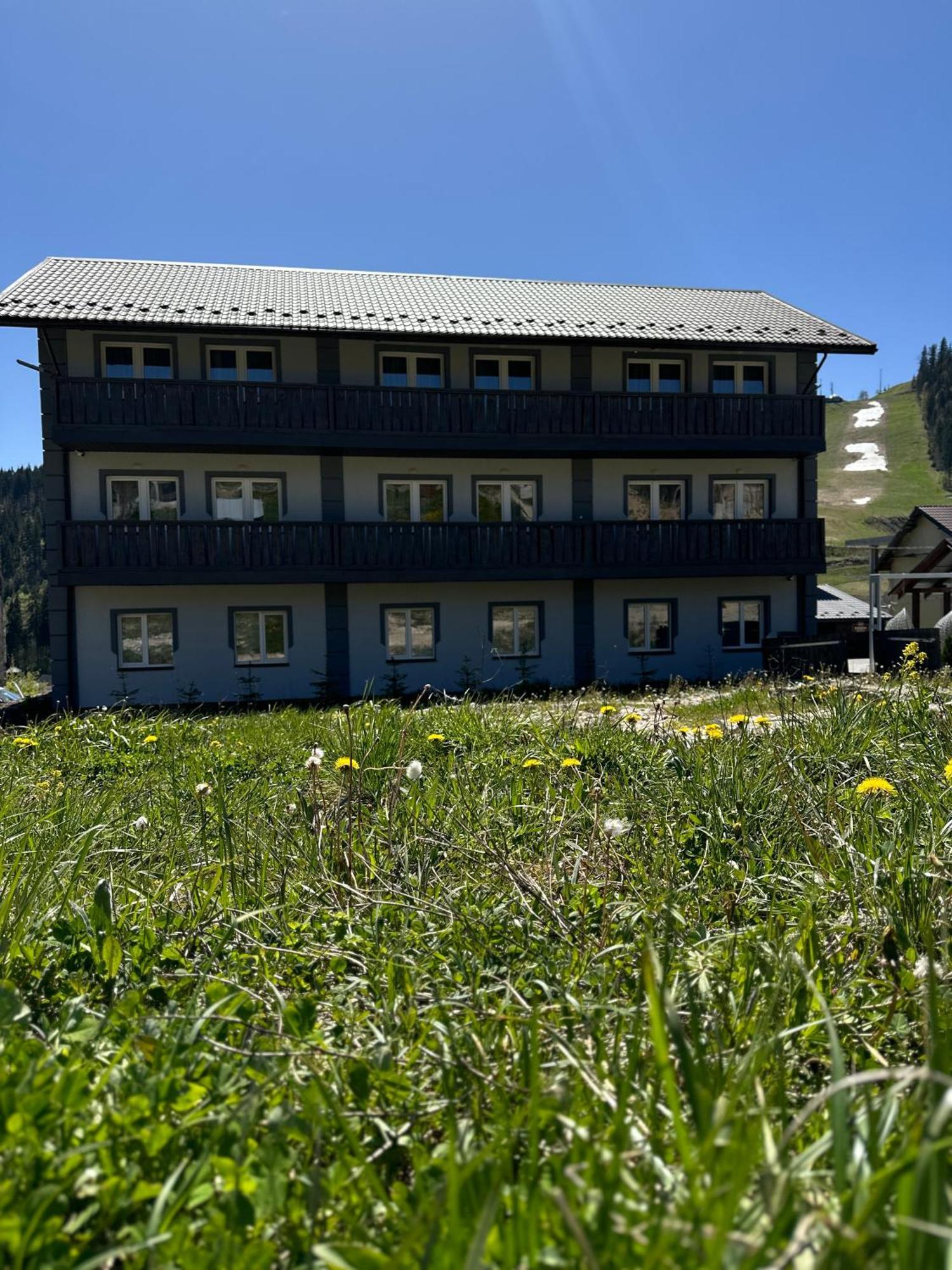 Salut Hotel Bukovel Exterior photo